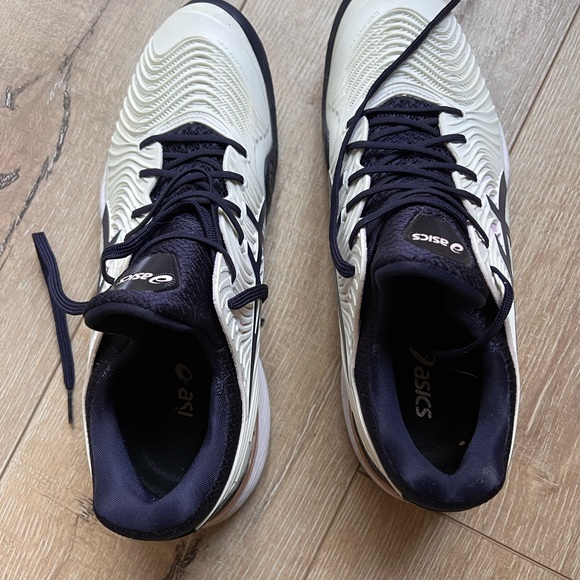 Ladies ASICS tennis shoes - Picture 2 of 3